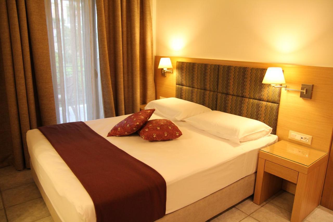 Achilles Hotel Метони Экстерьер фото
